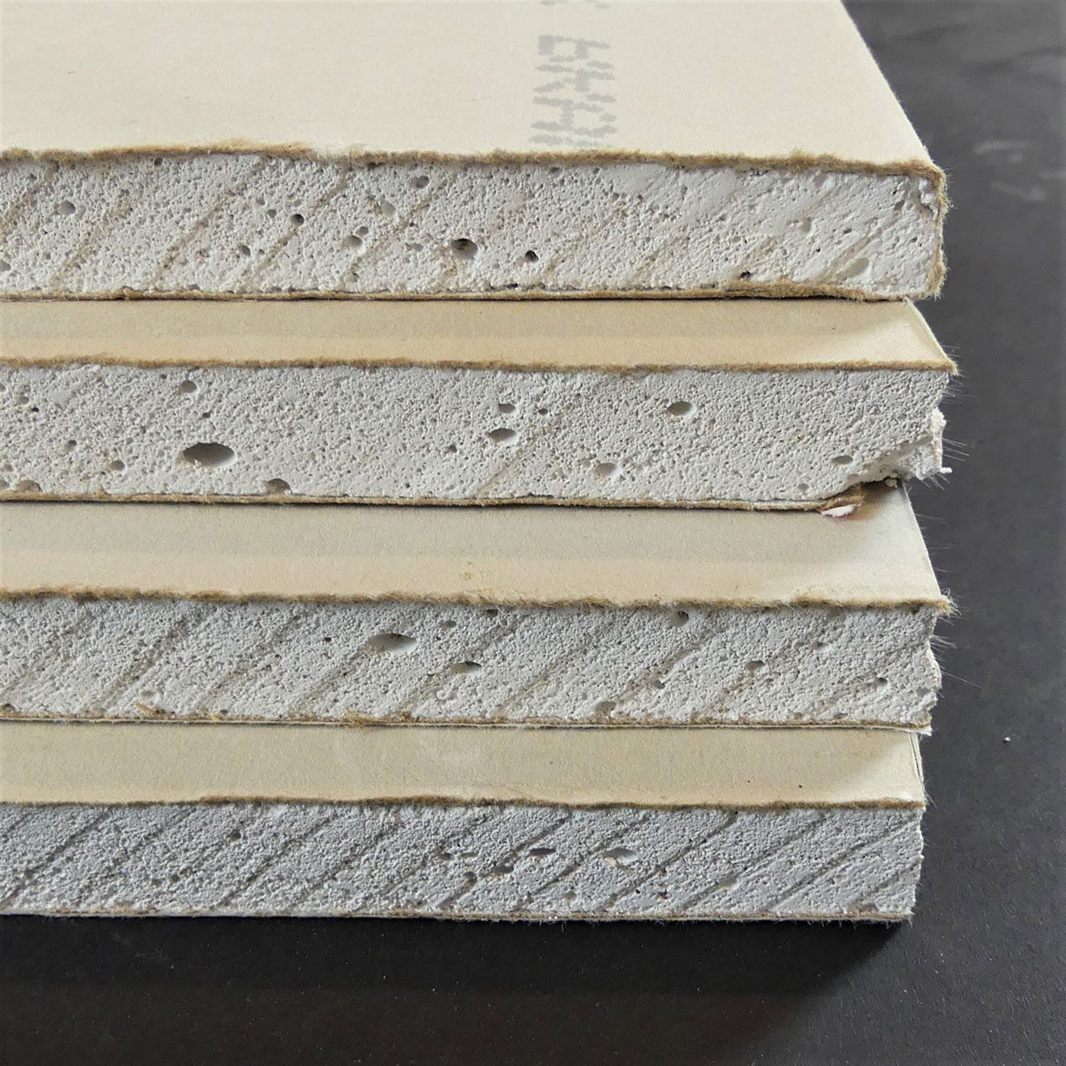 Side profile of sheets of drywall showing their thickness