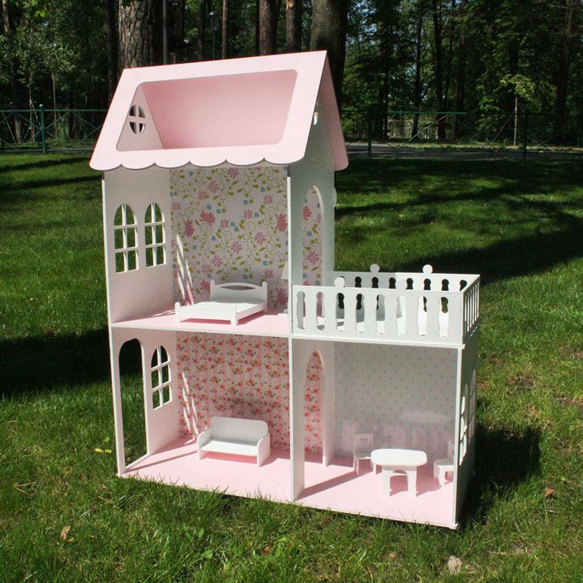 Røg Det er billigt niece 10 Homemade Barbie Houses You Wish You Lived In | Family Handyman