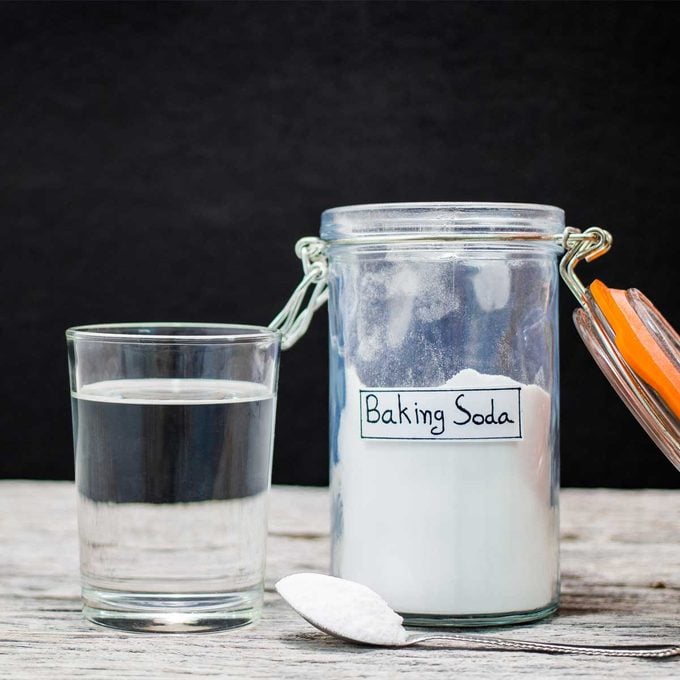 remove scratches in glass with baking soda and water
