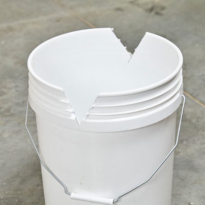 v-cut-bucket for cutting PVC
