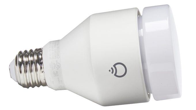 smart LED lightbulb multicolor