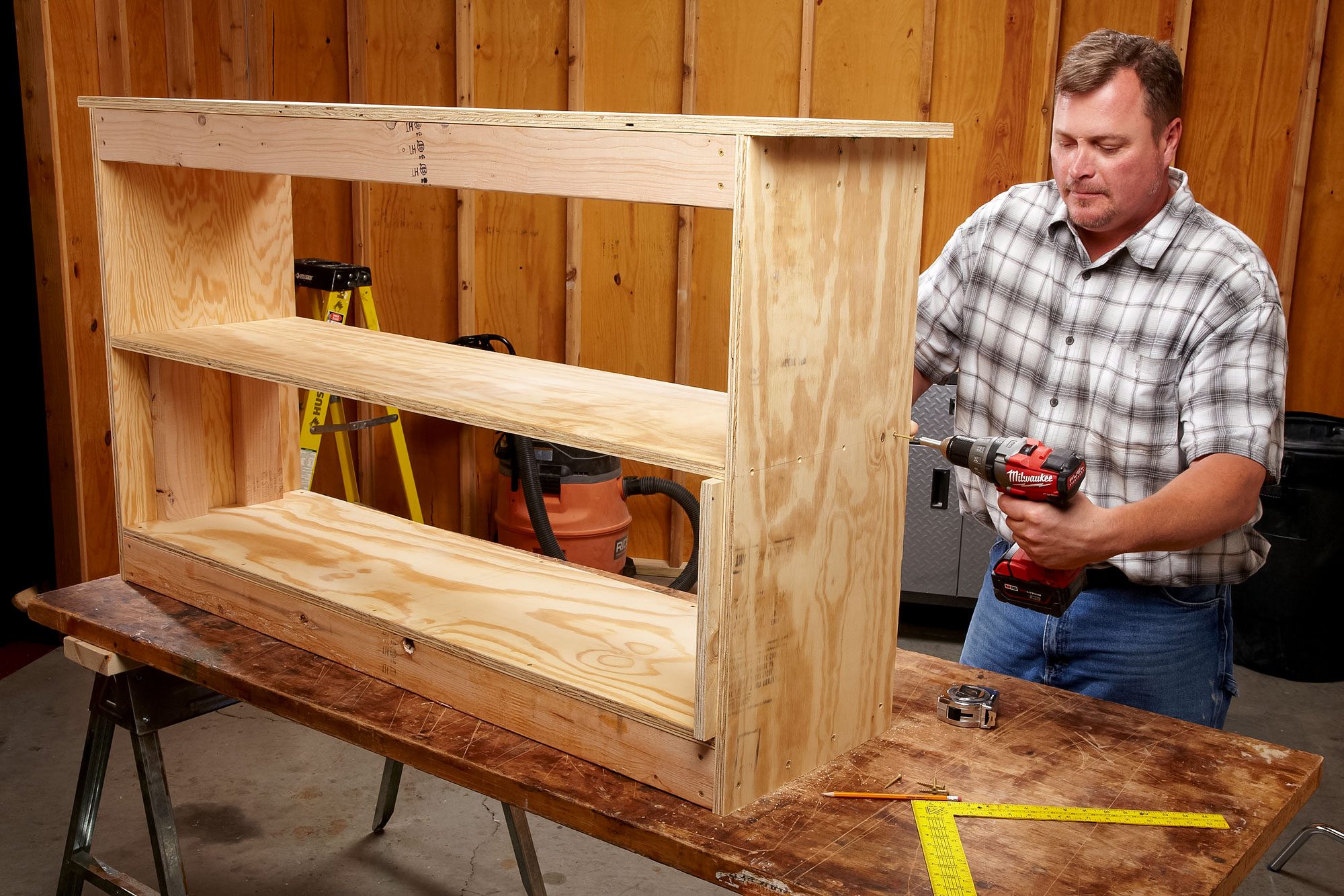 https://www.familyhandyman.com/wp-content/uploads/2019/06/FHM-How-To-Build-a-Workbench-for-Small-Spaces-FH12NOV_533_55_021_KSedit.jpg?fit=640%2C427