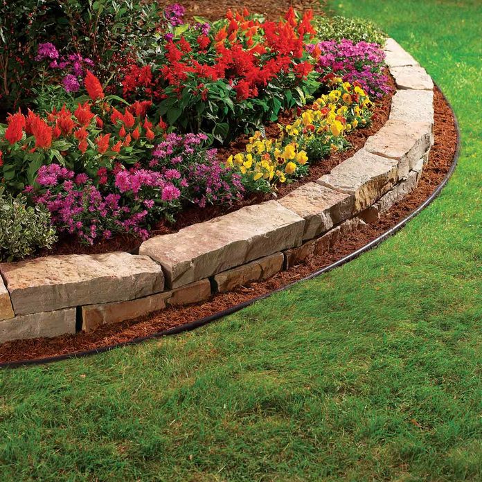 Front-yard-garden-bed-edging-with-large-square-stones