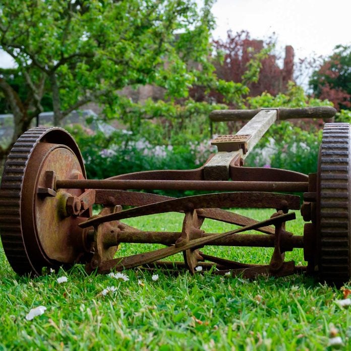 10 Old Lawn Mowers You Just Have to See