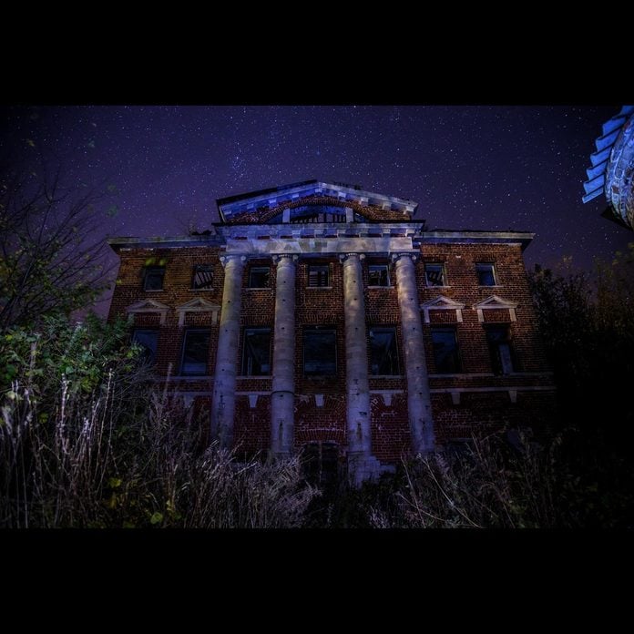 Abandoned-Kostrovs-Manor-at-Kasimov-Ryazan-region-on-background-of-starry-night