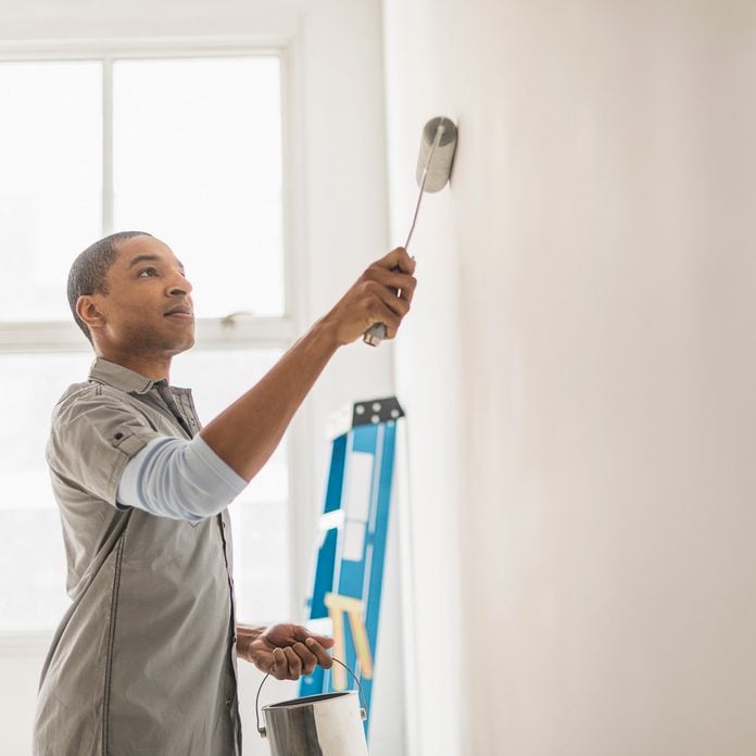 how to paint interior walls Gettyimages 565974977