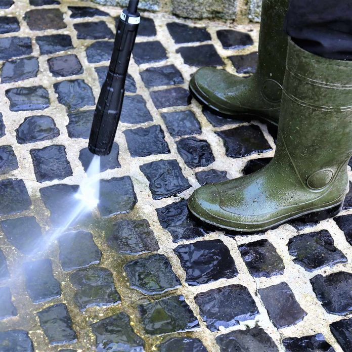 Pressure-washing-stonework