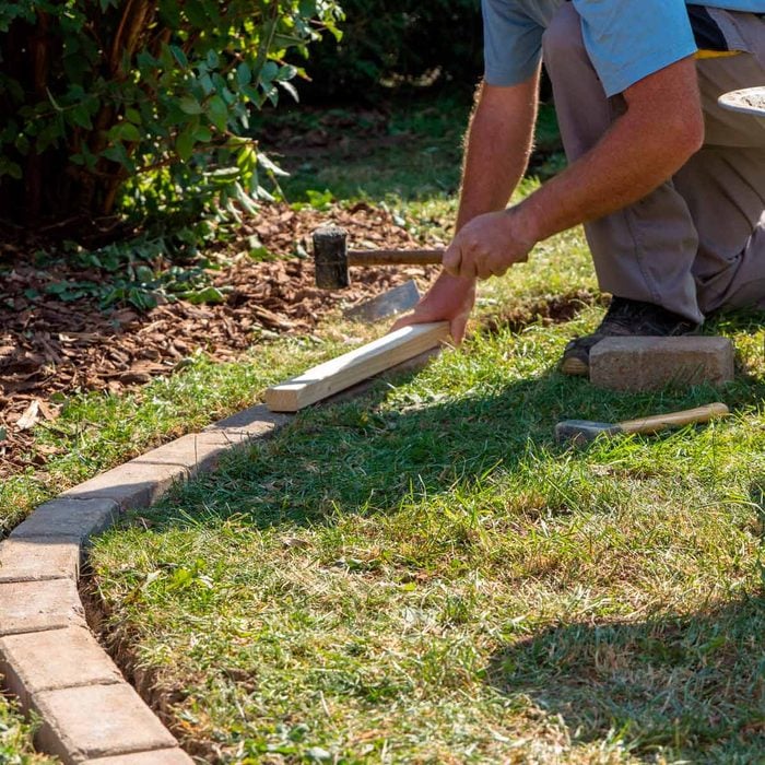 Install Concrete Flower Bed Edging, How To Install Landscape Edging Bricks