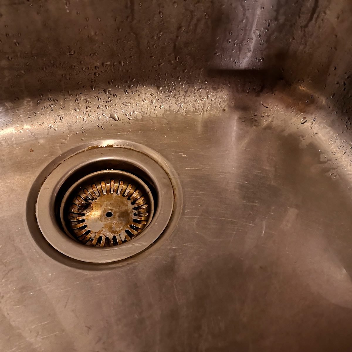 how to clean stainless steel sink