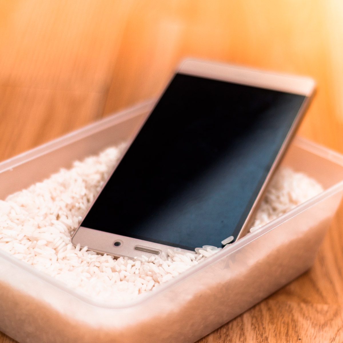  Why You Shouldnt Put a Soaked Phone In Rice (And What to Do Instead)