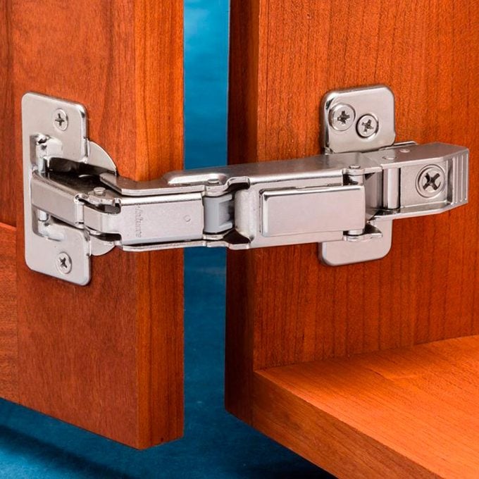 Full-overlay-concealed-hinge