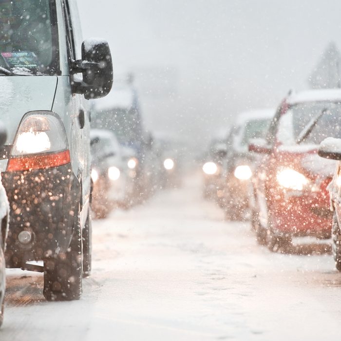 Traffic-jam-caused-by-heavy-snowfall