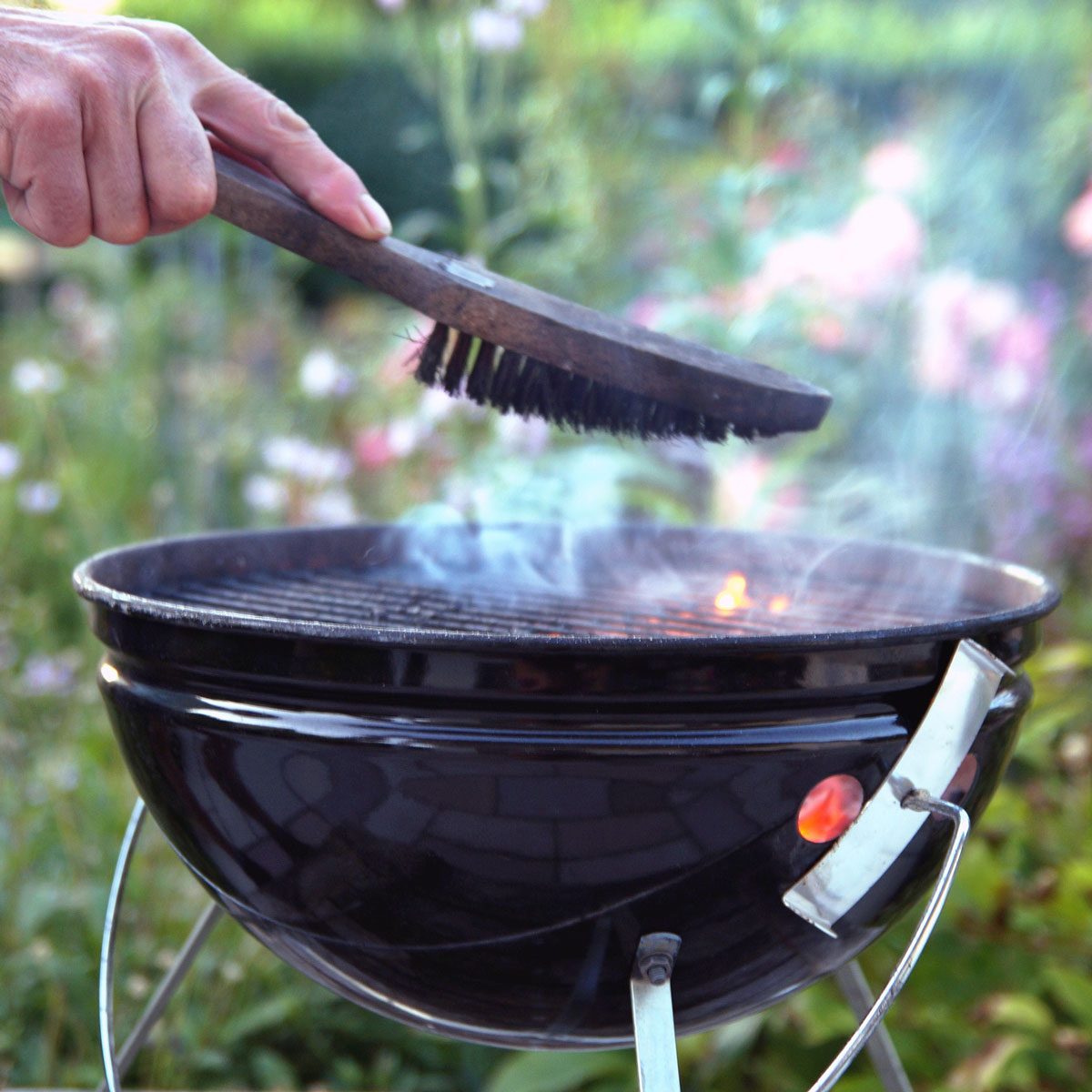 5 Ways To Clean Your Charcoal Grill The Family Handyman