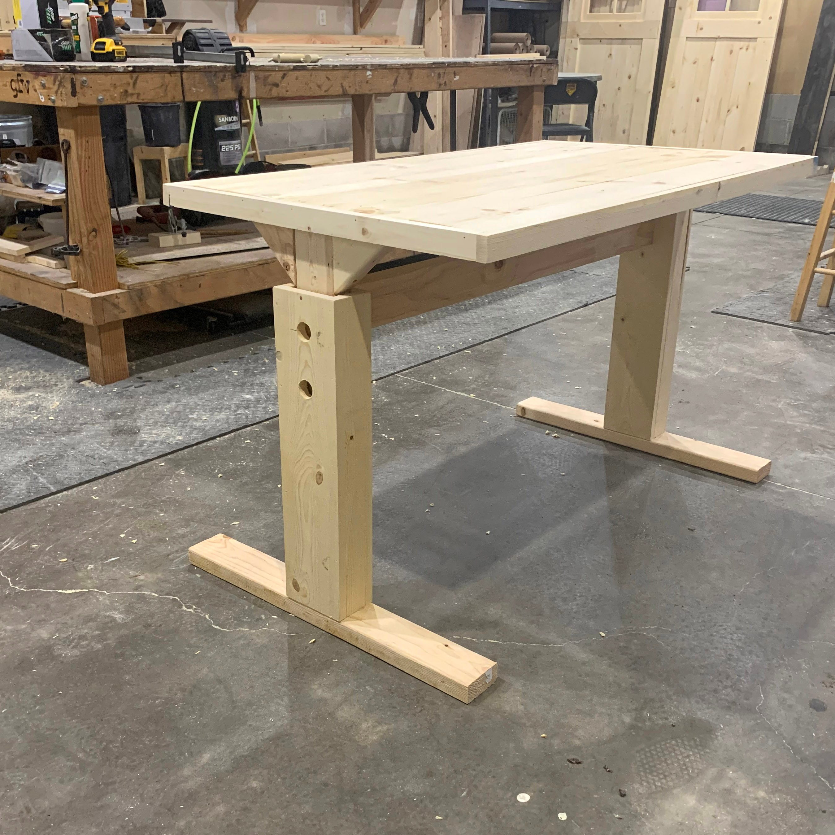 How to Make Your Own Adjustable DIY Desk (DIY)
