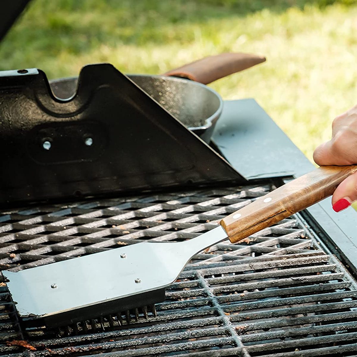 The Best Grill Brushes for Cleaning Your Grill Grates