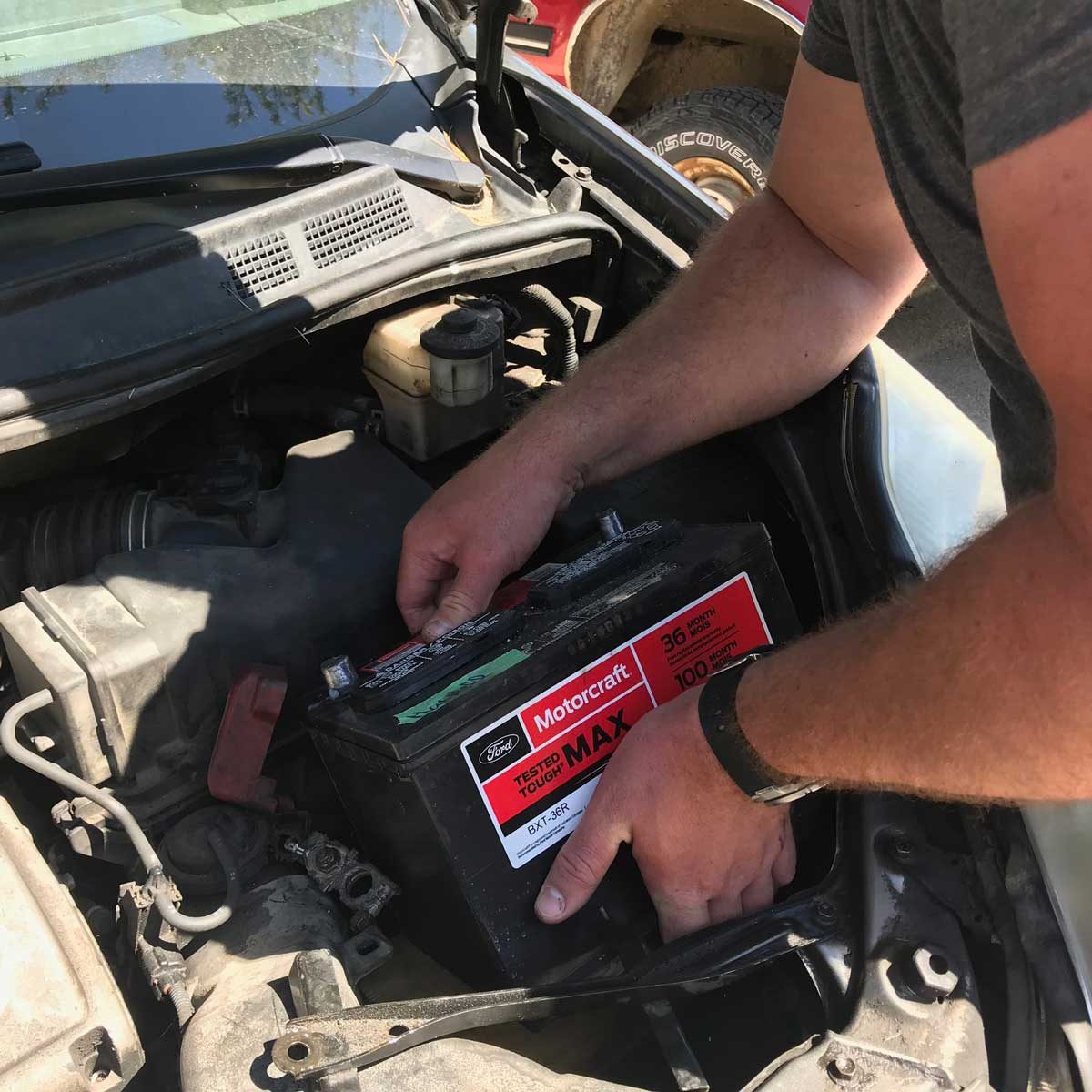 Sprong verzoek Transformator How to Safely Disconnect a Car Battery (DIY) | Family Handyman