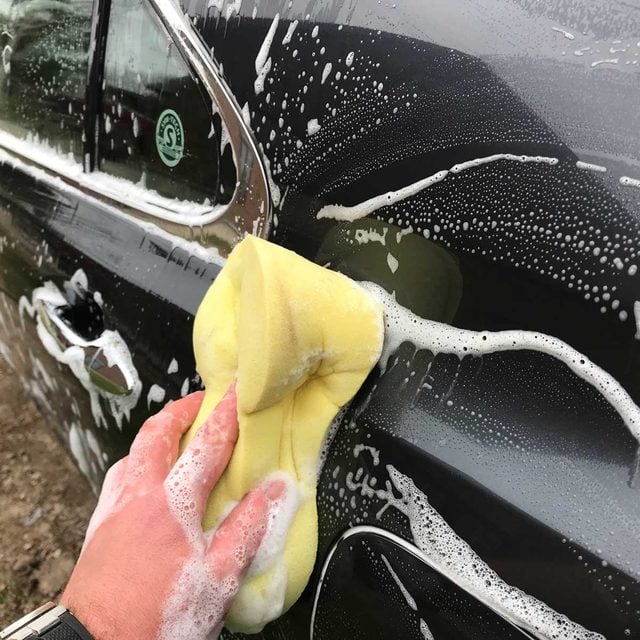 Мыть машину