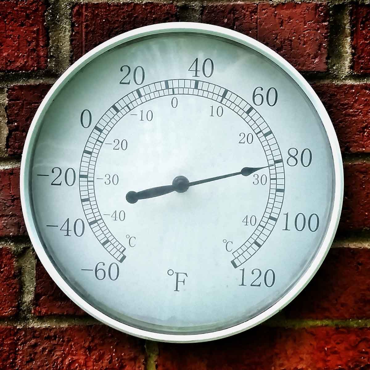 Thermometer showing 80 degrees