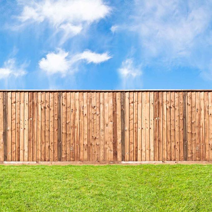Privacy fence with closed slats