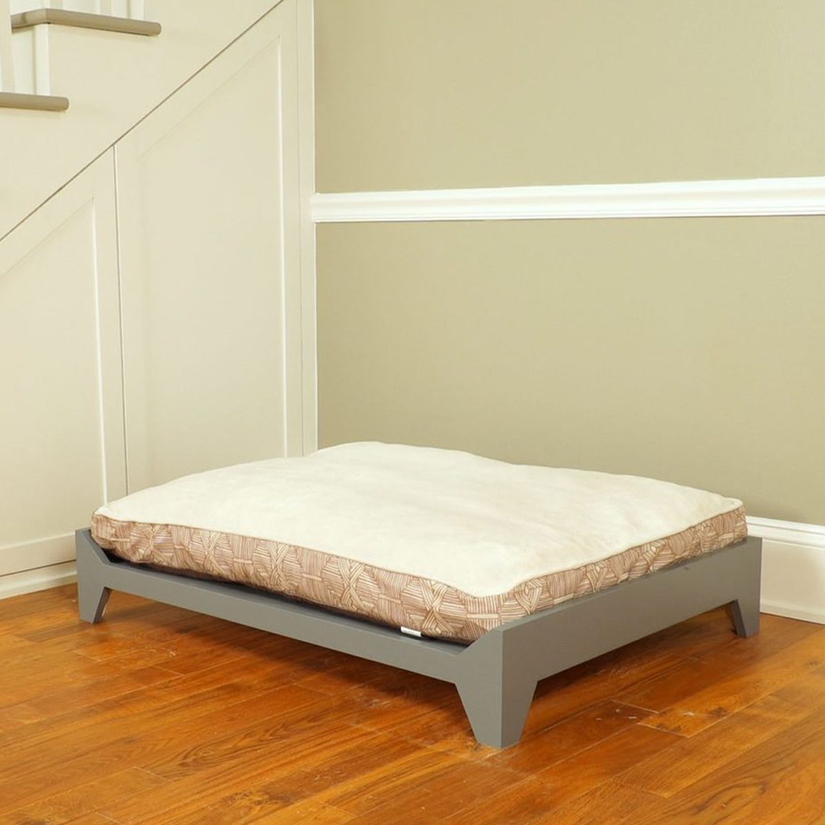 Fhm How To Build A Raised Dog Bed