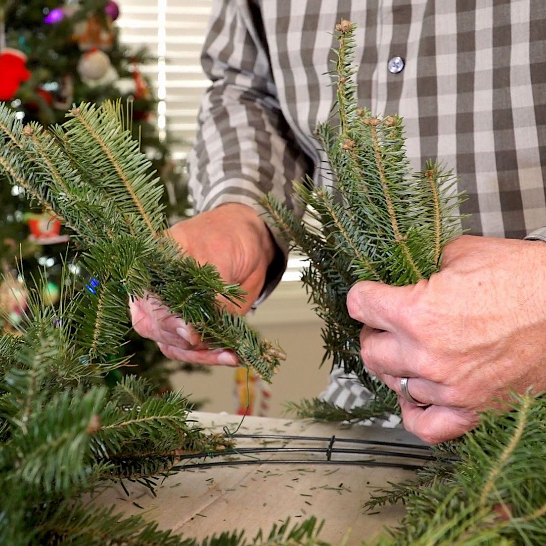 How to Make a DIY Christmas Wreath This Holiday Season