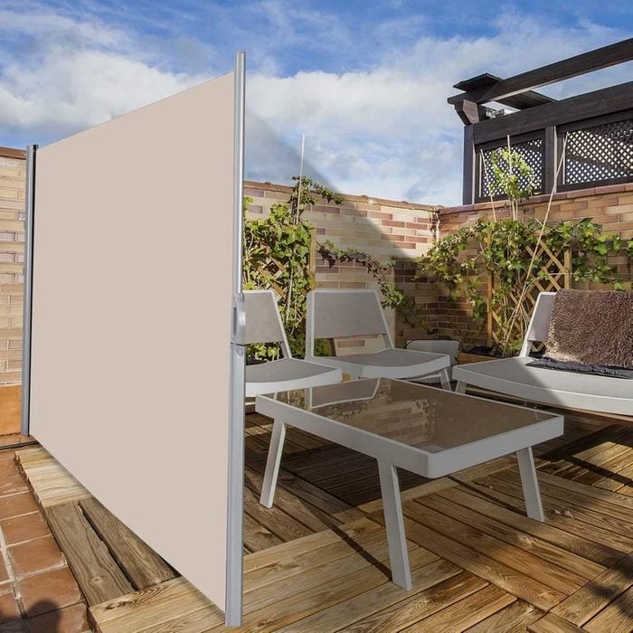 Retractable Privacy Screen