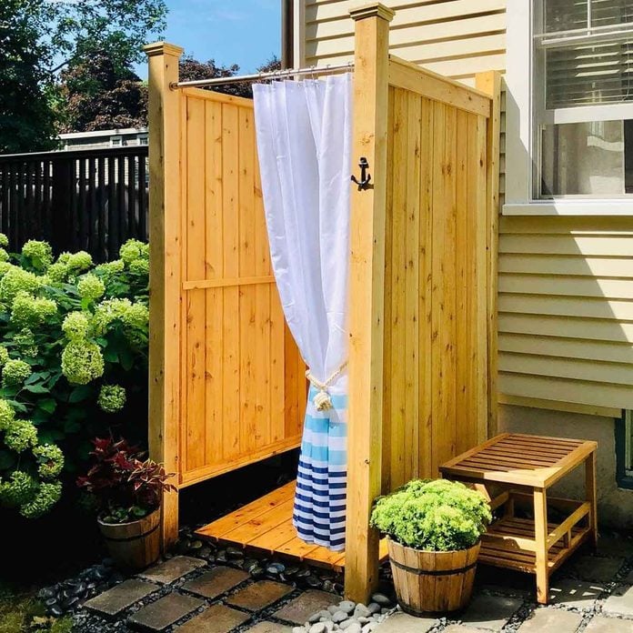 9 Outdoor Shower Ideas And Designs The Family Handyman - Outdoor Shower Enclosure Ideas Diy