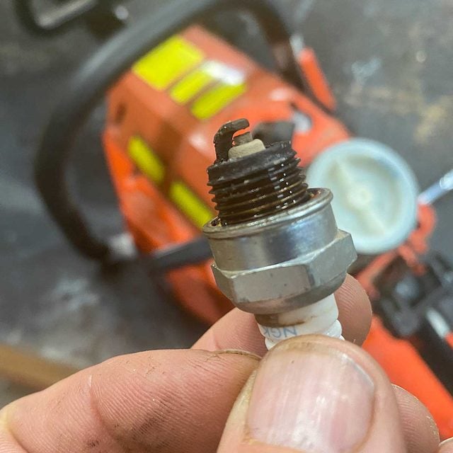 How to Test Chainsaw Spark Plug 