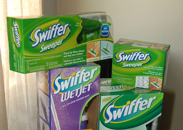 Cindy Crawford Announces The Winners Of The First Annual Swiffer Amazing Women Of The Year Awards