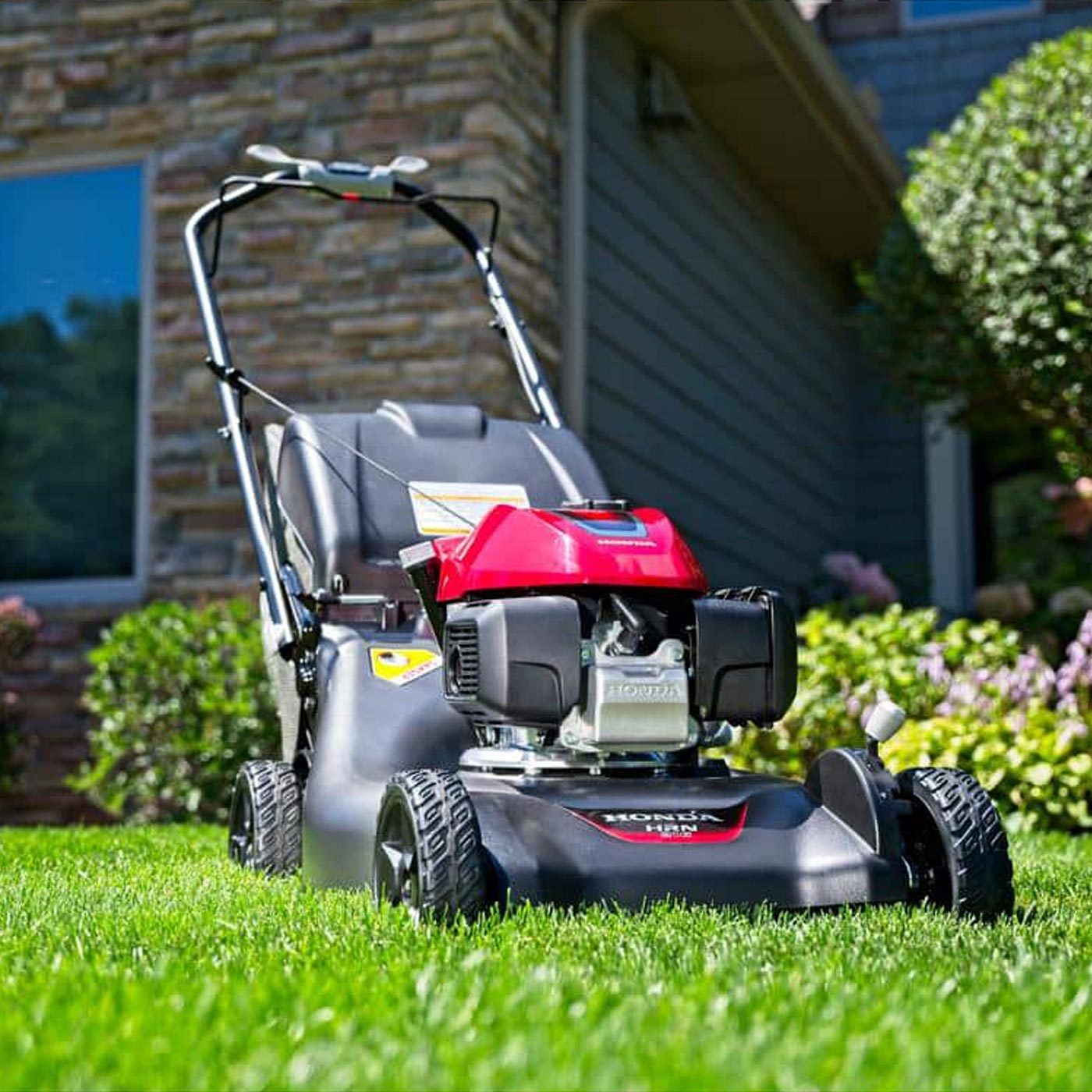 The Best Push Mower to Cut Your Grass with Ease