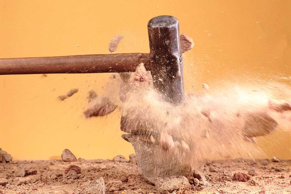 Vieni a scavare buche per i pali Sledge-hammer-GettyImages-527877634