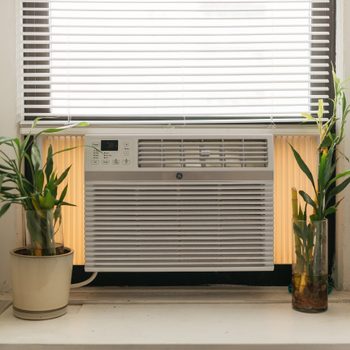 window air conditioner in apartment