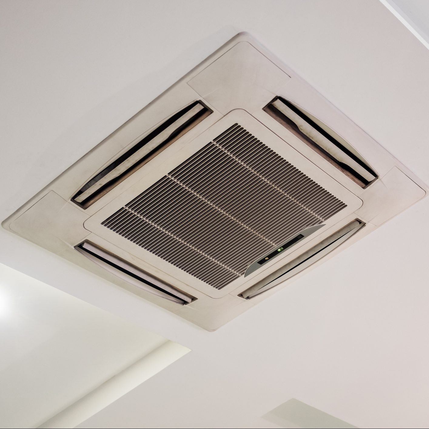 Ceiling recessed air conditioner