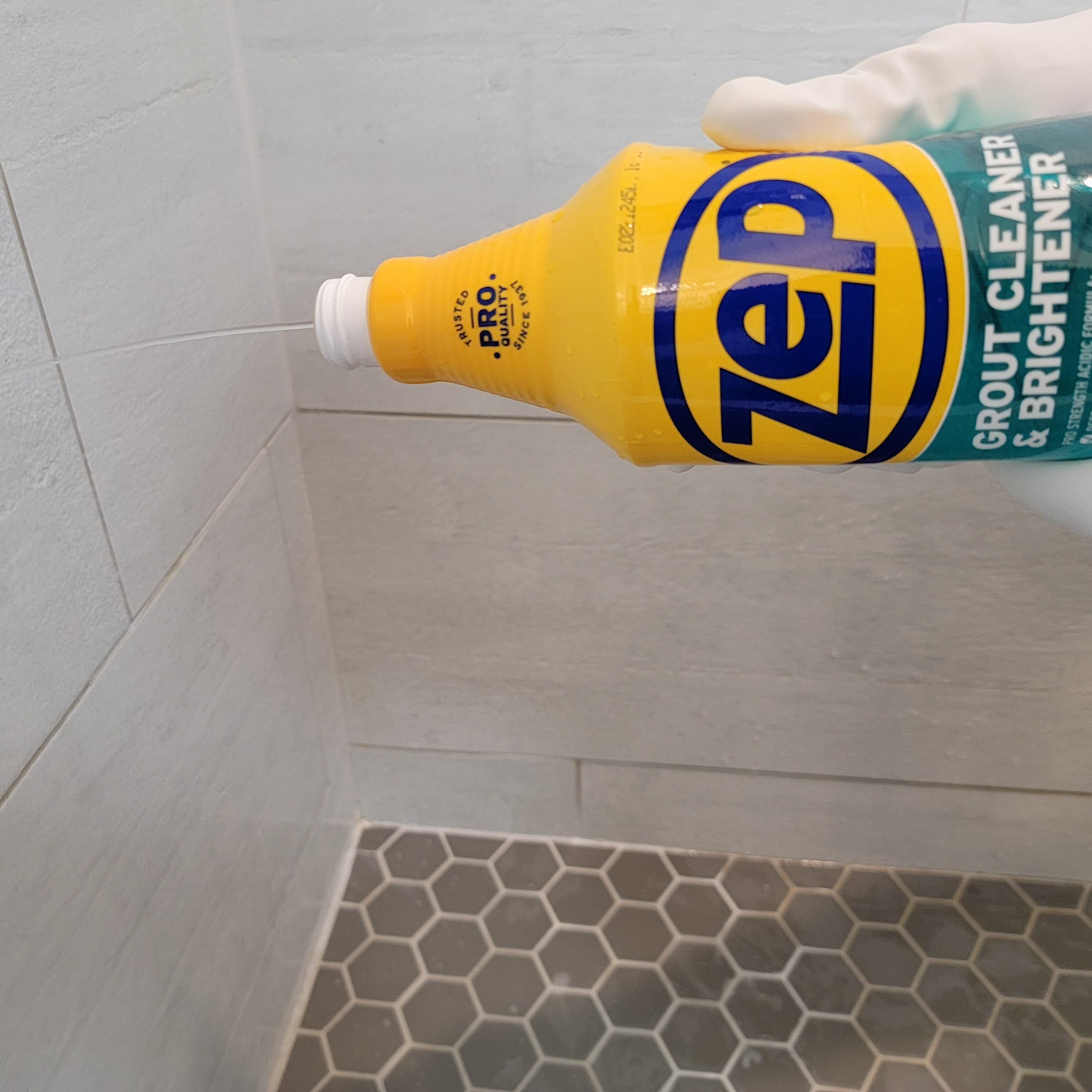 cleaning the bathroom tile and grout with zep cleaner