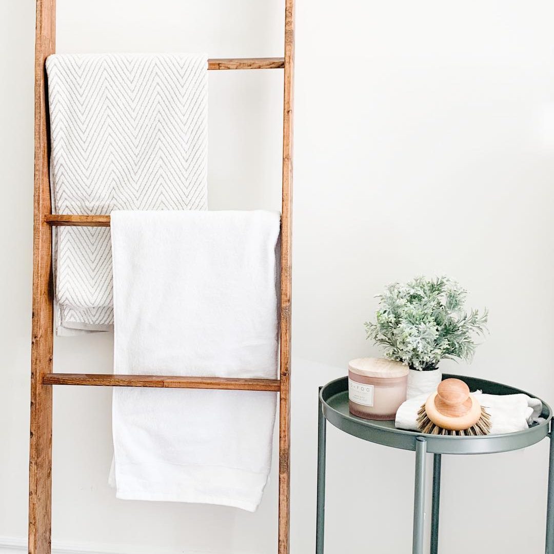 10 DIY Towel Rack Ideas for Your Spa Bathroom