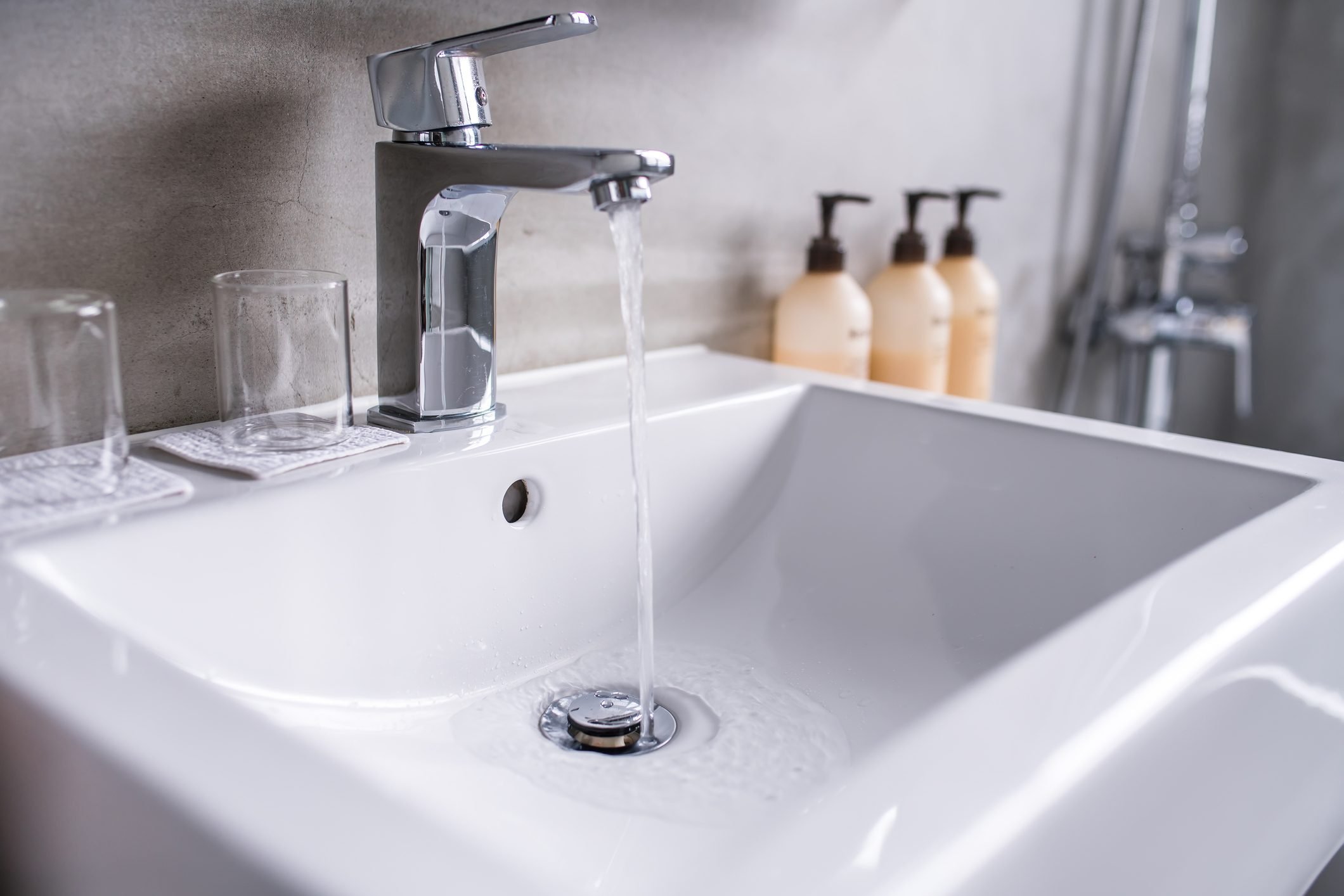 Here's how to unclog a sink - Reviewed