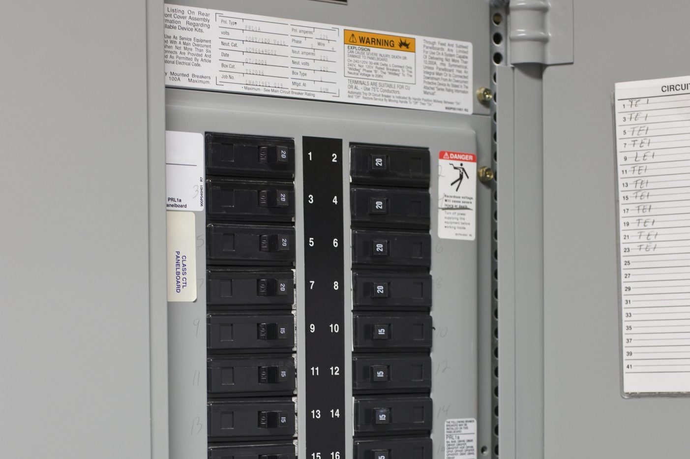 Electrical circuit breaker