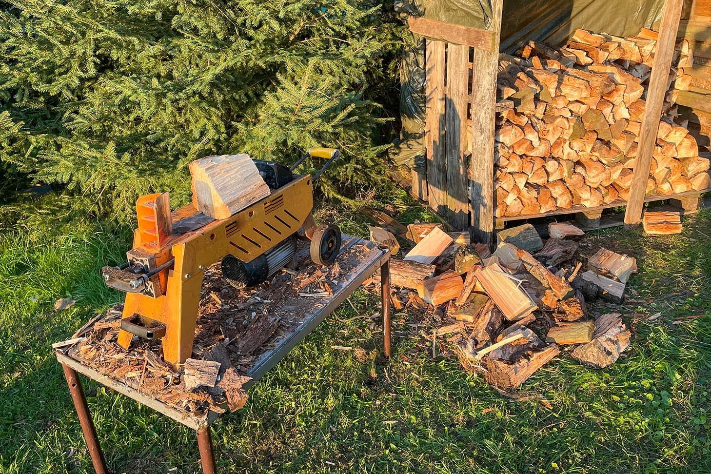 How to Pick the Perfect Manual Wood Splitter? 