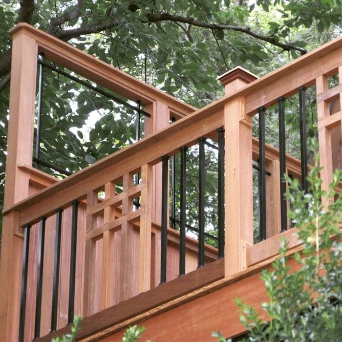 Craftsman Style Deck Railing Idea