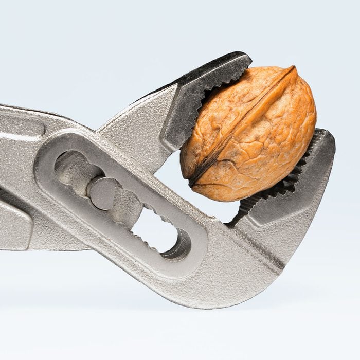 Crack Open Nuts Pliers Trick Gettyimages 139705845 Mledit