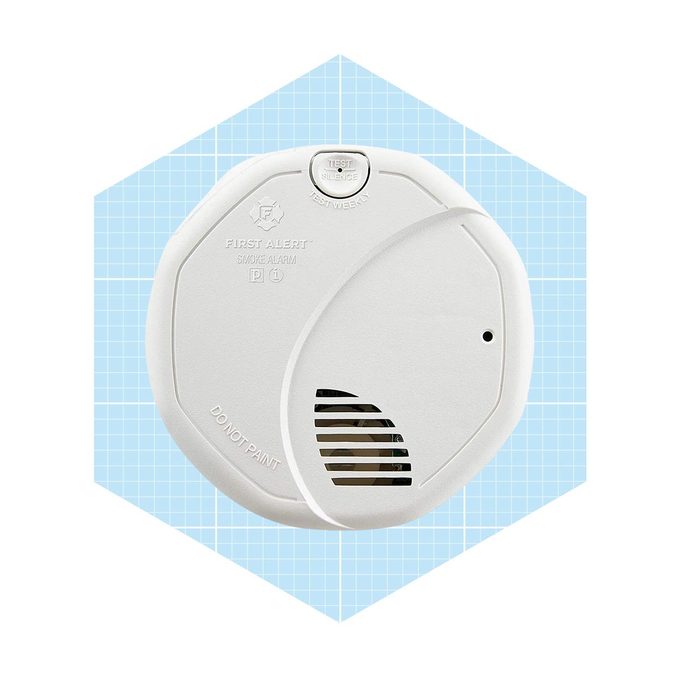 First Alert Dual Sensor Smoke And Fire Alarm Battery Powered Frustration Free Packaging White