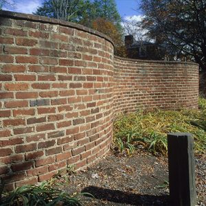 If You See A Wavy Brick Wall This Is What It Means Gettyimages 976792436 Scaled