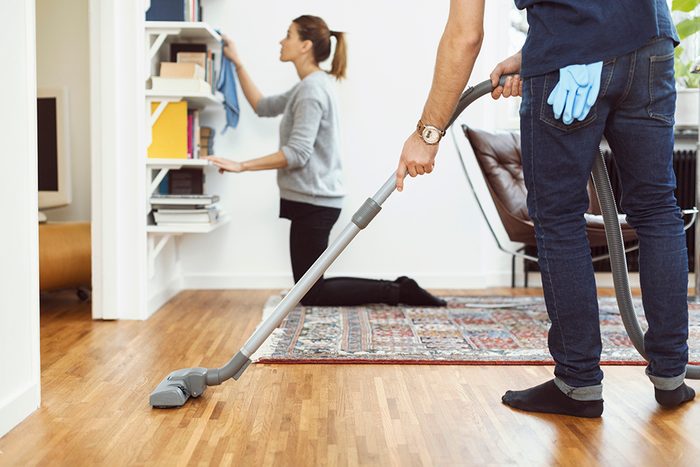 4 Things You Should Know About Dusting and Mopping