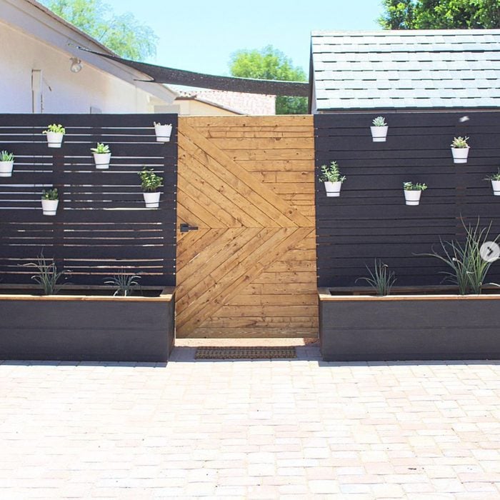 Planter Privacy Fence Courtesy @thedecormama Via Instagram