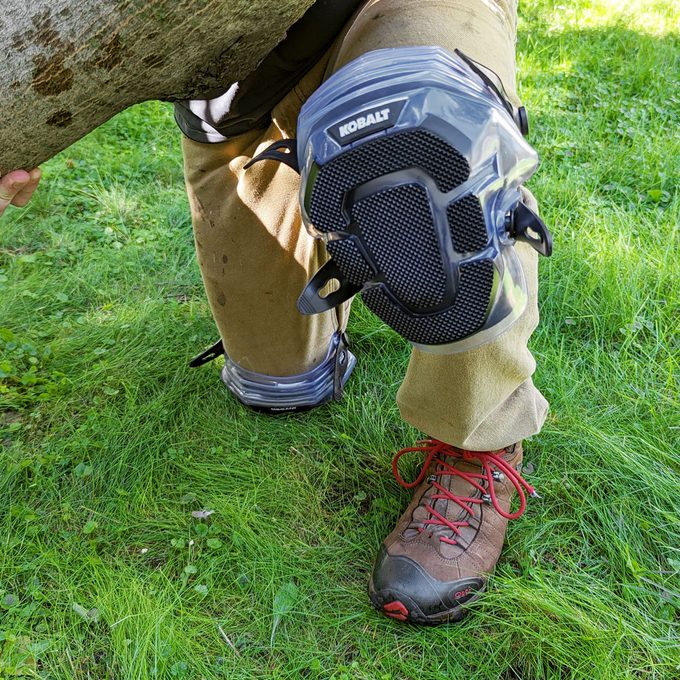 close up of a man wearing cobalt knee pads outside in the grass