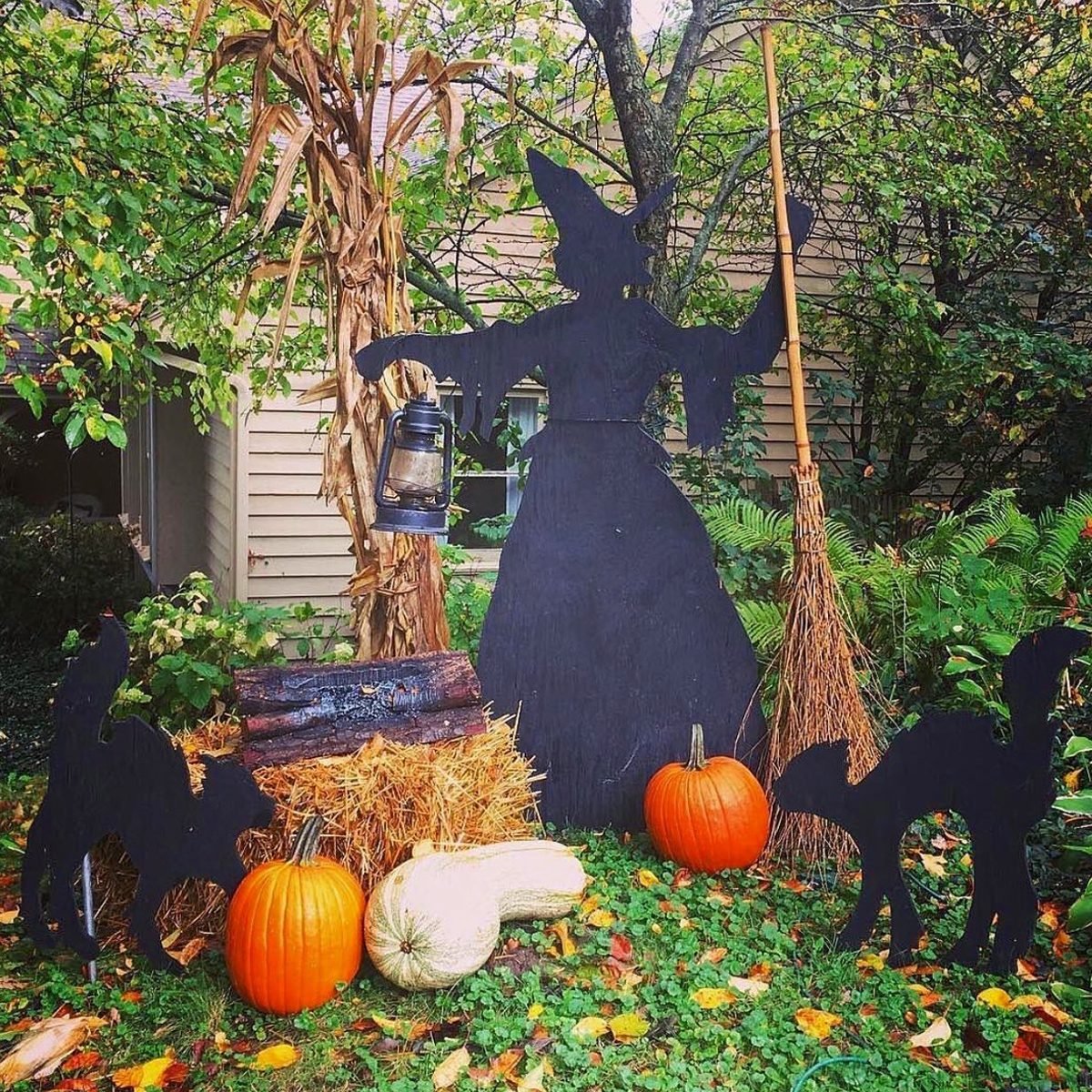 10 Landscaping Ideas To Make Your Home Stand Out for Halloween