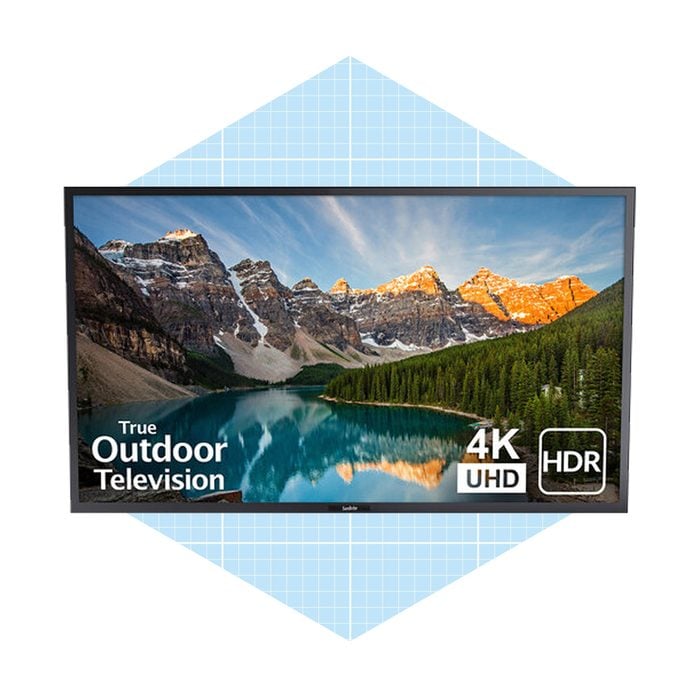 6 Best Outdoor TV For Your Backyard Space or Patio