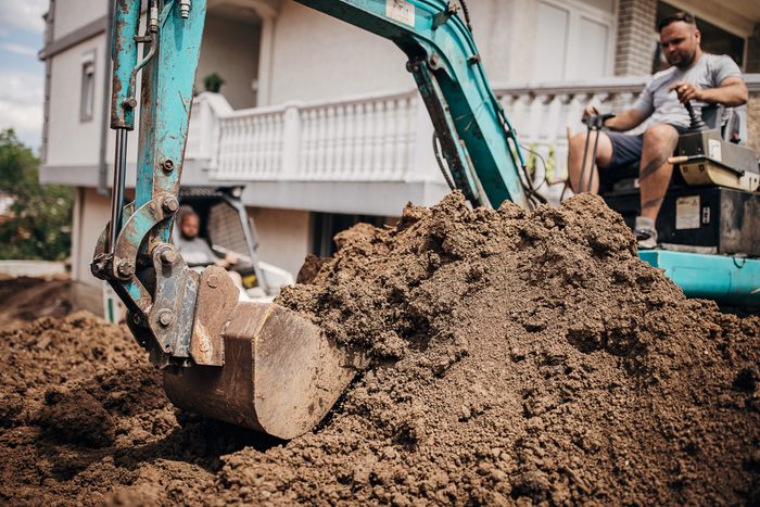 Excavation machine digging dirt
