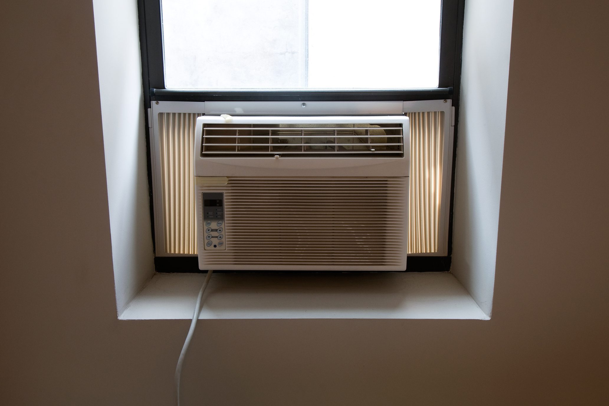 Air conditioner unit in window
