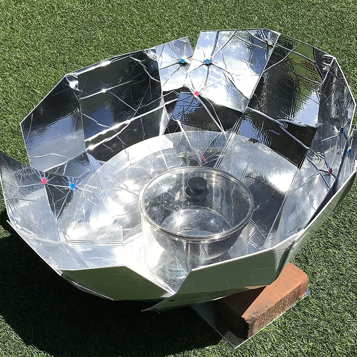 Sunflair Portable Solar Oven Deluxe with Complete Cookware, Dehydrating  Racks and Thermometer